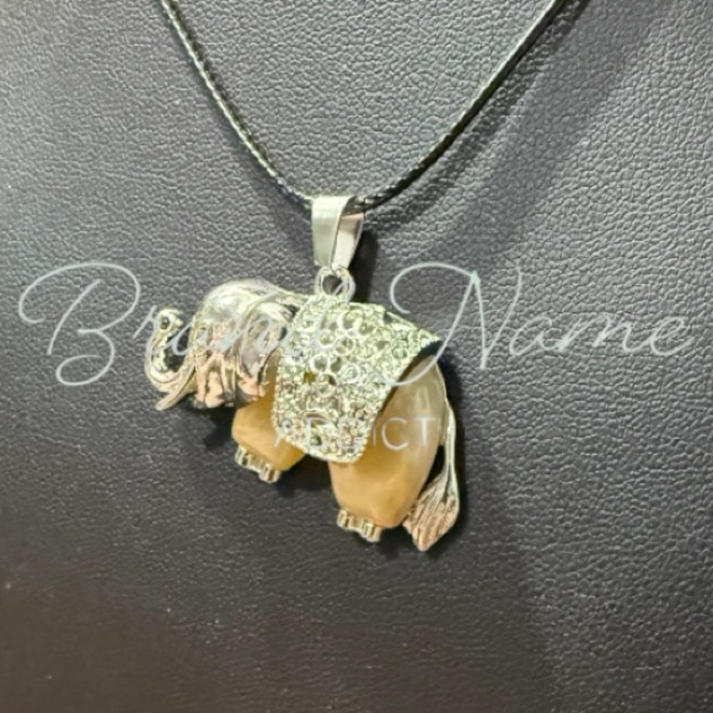 PRICE IS FIRM - Yellow Aventurine Silver Toned Elephant Necklace - Picture 3 of 6